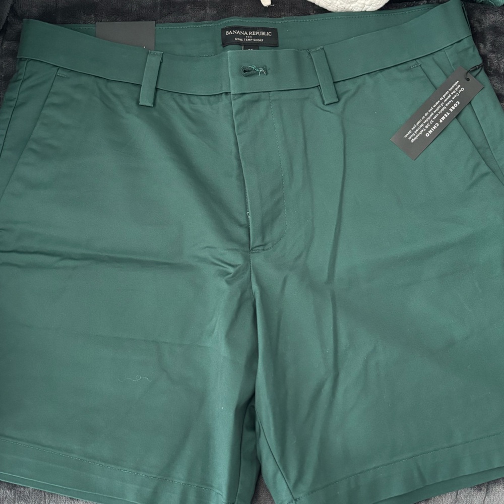 NWT Banana Republic Core Temp Short: Slim Fit, Waist 34, 7” inseam, Green